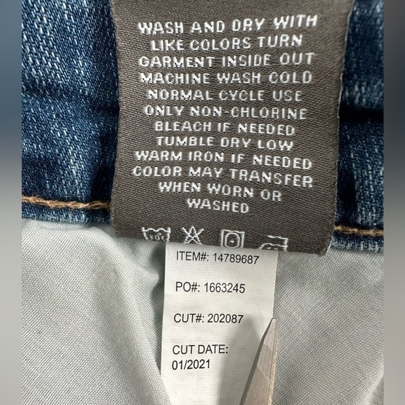 Torrid 3.5 Inch Vintage Stretch Mid-Rise Short - Picture 10 of 13